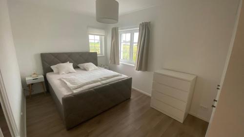 a small bedroom with a bed and a window at Ferienwohnung mit Garten in Strasswalchen