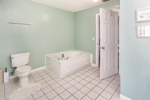 Pelican Landing 2 by Pristine Properties Vacation Rentalsにあるバスルーム