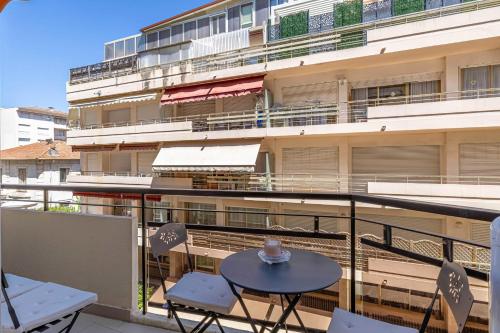 Cozy renovated apartment - close to Martinez Hotel