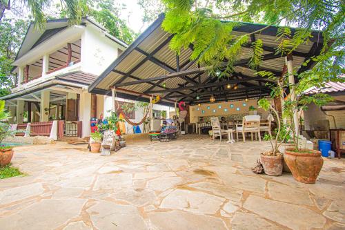 Το κτήριο όπου στεγάζεται  το bed & breakfast