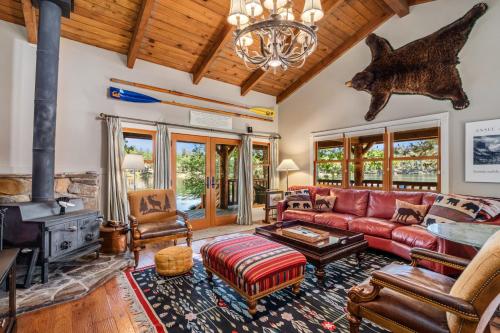 a living room with a couch and a fireplace at Marina Beach Lodge - Lakefront Home on Beach! home in Groveland