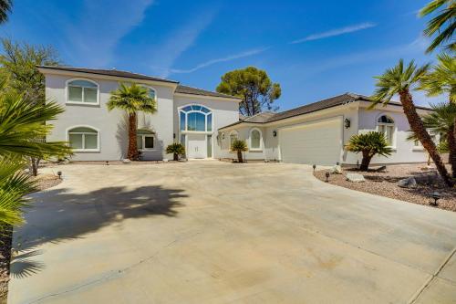 3 Mi to the Strip - Las Vegas Estate with Pool!
