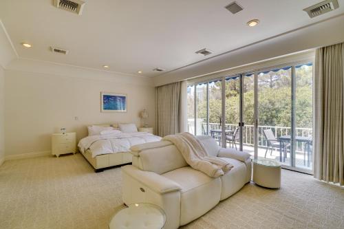 a bedroom with a bed and a couch and a bed at Elegant Las Vegas Estate with Pool about Near Golf and Strip in Las Vegas
