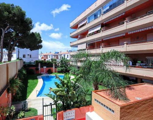 Blue Marine Home - Parking, Pool, AC, WiFi