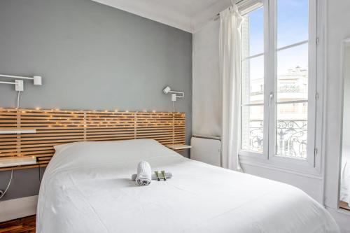 Charming 1br in the center of Boulogne Billancourt - Welkeys tesisinde bir odada yatak veya yataklar