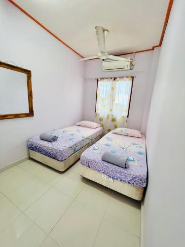 Ένα ή περισσότερα κρεβάτια σε δωμάτιο στο UMINA INN