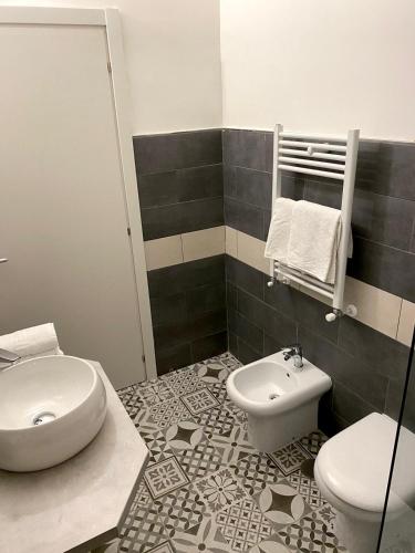 Ένα μπάνιο στο Habitat Luxury Suites