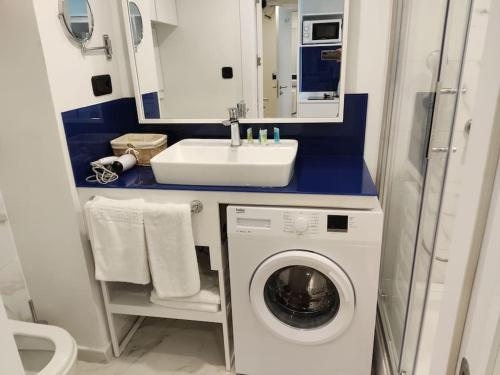 Koupelna v ubytování HelloBatumi