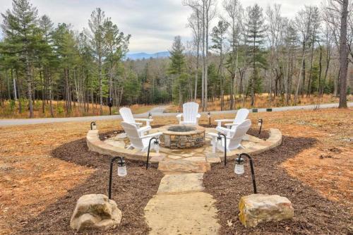 Mountain Escape - OFF THE GRID "Union County, GA STR License # O21020"にある庭