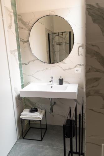 a bathroom with a white sink and a mirror at Alexander House Verona in Verona
