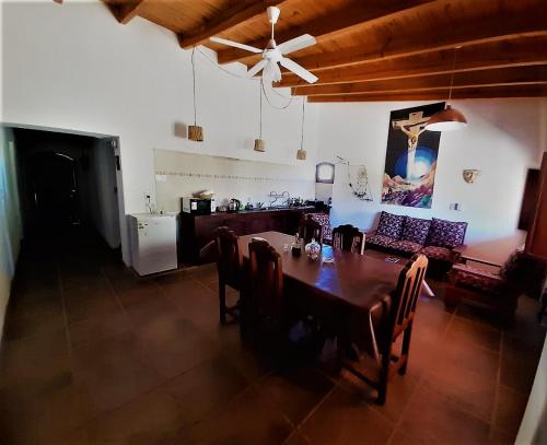 a dining room with a table and a ceiling fan at Casa de CAMPO HUAKA HUASY in Cachí