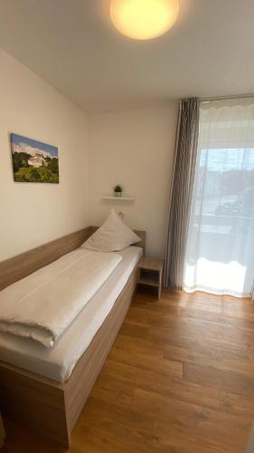 Postel nebo postele na pokoji v ubytování Pension Rathaus