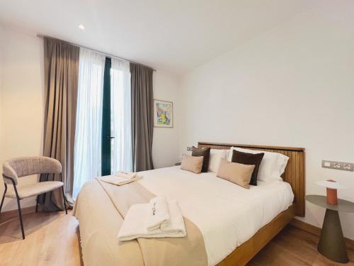 A bed or beds in a room at Stay U-nique Apartments Urquinaona II