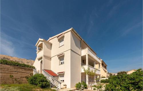 1 Bedroom Stunning Apartment In Pag
