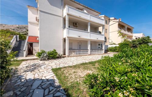 1 Bedroom Stunning Apartment In Pag