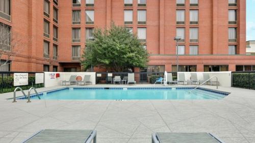 a large swimming pool in front of a building at Comfort Inn Plano-Dallas in Plano