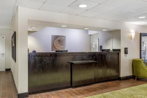 a bar in a waiting room with a green chair at Comfort Inn Plano-Dallas in Plano