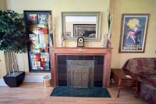 a living room with a fireplace and a mirror at City Villa Sleeps 10-20 Free TV & Parking in Chicago