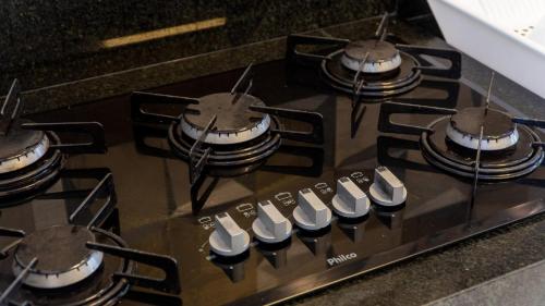 a stove with four drums on top of it at Residencial Las Salinas in Maresias