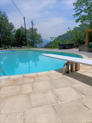 a swimming pool with blue water at Bed & Breakfast Bellagio in Bellagio