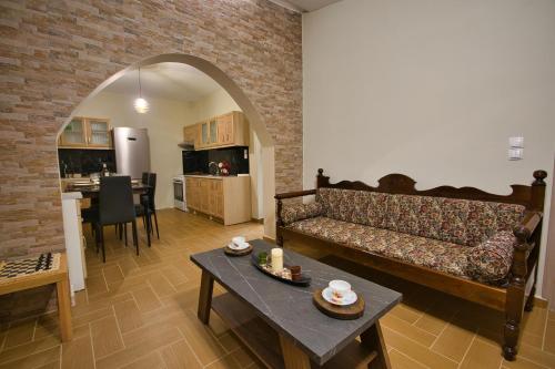 Кухня или мини-кухня в West Crete House
