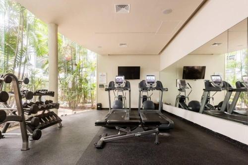 a gym with several treadmills and weights at 1 Rec. | A pasos de la playa | Roof c/Vista al mar in Playa del Carmen