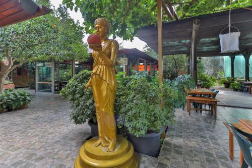 a gold statue of a woman holding a basketball at Çıralı Orange Motel in Cıralı