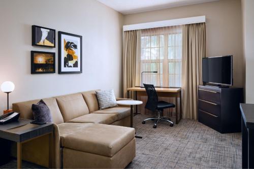 a living room with a couch and a desk at Residence Inn Fort Lauderdale SW/Miramar in Miramar
