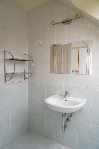 Kúpeľňa v ubytovaní Balatonalmádi, Mátyás király Nyaraló