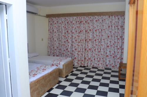 Ένα ή περισσότερα κρεβάτια σε δωμάτιο στο Royal City Hotel