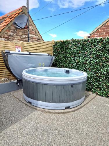 a jacuzzi tub in the backyard of a house at Wesley Chapel- Cyanacottages in Whitby
