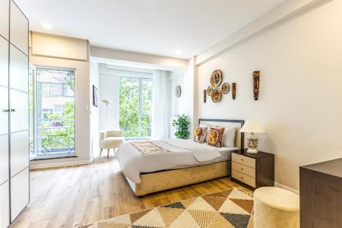 a bedroom with a bed and a window at New Apartment near Nisantasi & Macka Park in Istanbul