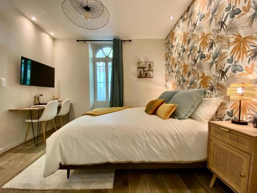 Un pat sau paturi într-o cameră la ღ Le Maya - Business & Repos à Toulouse * Netflix