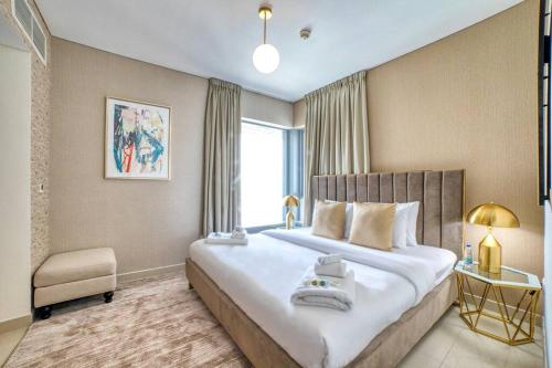 Postel nebo postele na pokoji v ubytování Bellavista - Splendid - 2BR plus Maid - 29 Boulevard - Burj Khalifa & Fountain