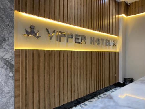 a sign for a ypper hotel on a wall at VIPPER Hotel in Aparecida