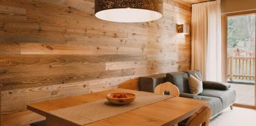 Ein Sitzbereich in der Unterkunft Gletscher-Chalet Stubai