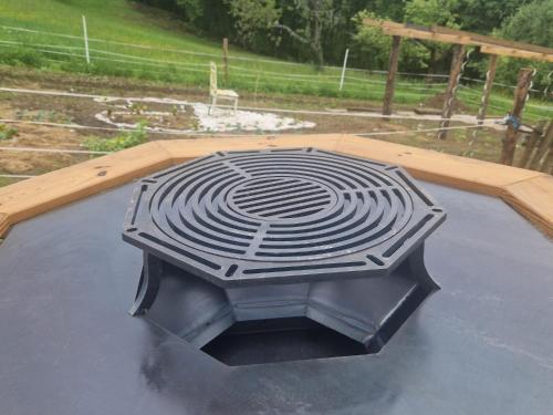 a metal labyrinth on top of a patio at Wohlfühloase am Trausdorfberg mit Sauna, Whirlpool und Panorama in Sankt Marein bei Graz