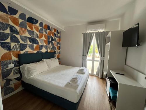 a small room with a bed and a tv at Levar Del Sole in Passignano sul Trasimeno