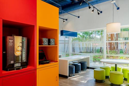 a brightly colored room with a table and chairs at ibis budget Sao Paulo Jardins in Sao Paulo