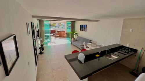 - Vistas aéreas a la cocina y a la sala de estar en APARTAMENTO VISTA MAR Até 7 pessoas, en Arraial do Cabo