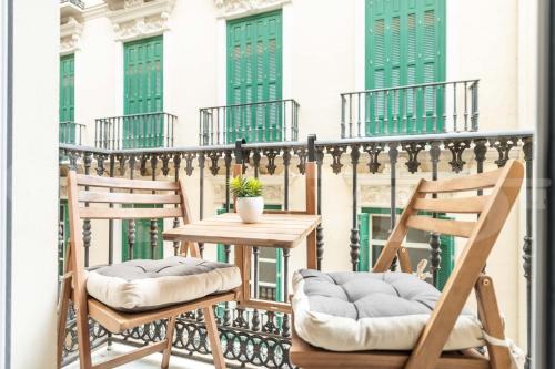 Comfortable apartment with balcony - Center