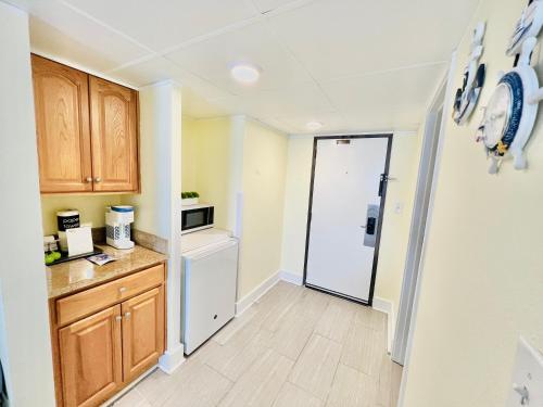 New ! Ocean Reef Resort-Unique Renovated Oceanfront Condo -Free parking - Amazing pools & Views photo 22