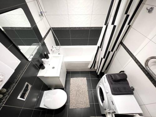a bathroom with a tub and a toilet and a sink at New Modern Apartments in the City Center in Narva