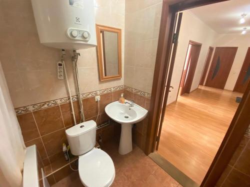 a small bathroom with a toilet and a sink at FlatService Двокімнатні апартаменти в ЖК "4 сезони" in Kyiv