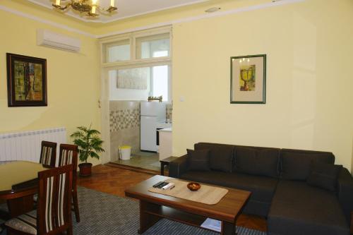 En sittgrupp på Apartment Tašmajdan