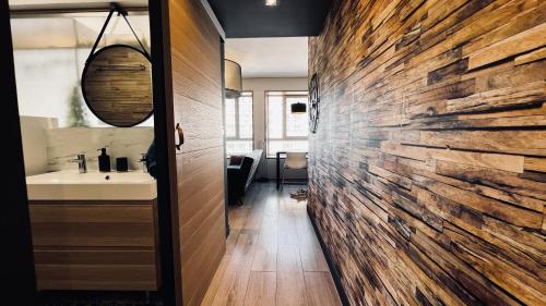 a bathroom with a reclaimed wood wall at Lost inn Lyon Part dieu -Entre centre ville et gare part dieu -Netflix in Lyon