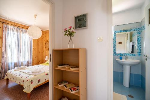 Postel nebo postele na pokoji v ubytování Milos Alexandra Studio