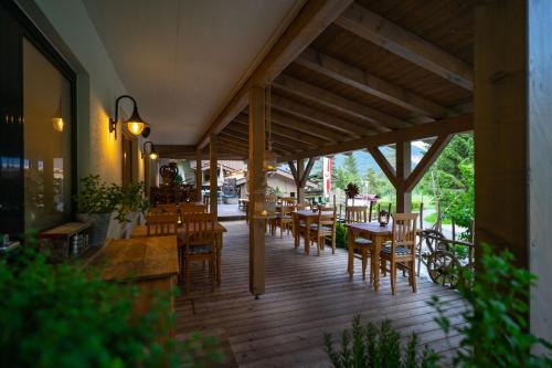 Restaurace v ubytování Hotel Landhaus Tirolerherz