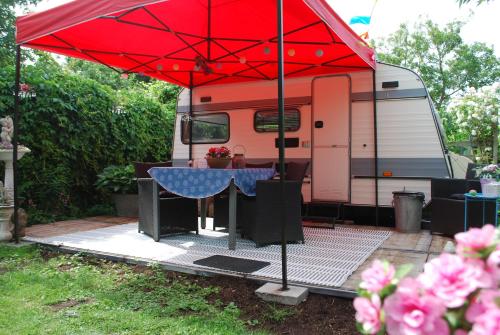 Gallery image of B&B Öland Caravan "Juf Jansen" in Ottoland