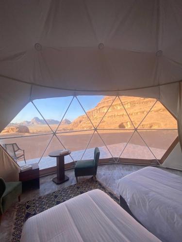 Llit o llits en una habitació de Aun Wadi Rum Camp